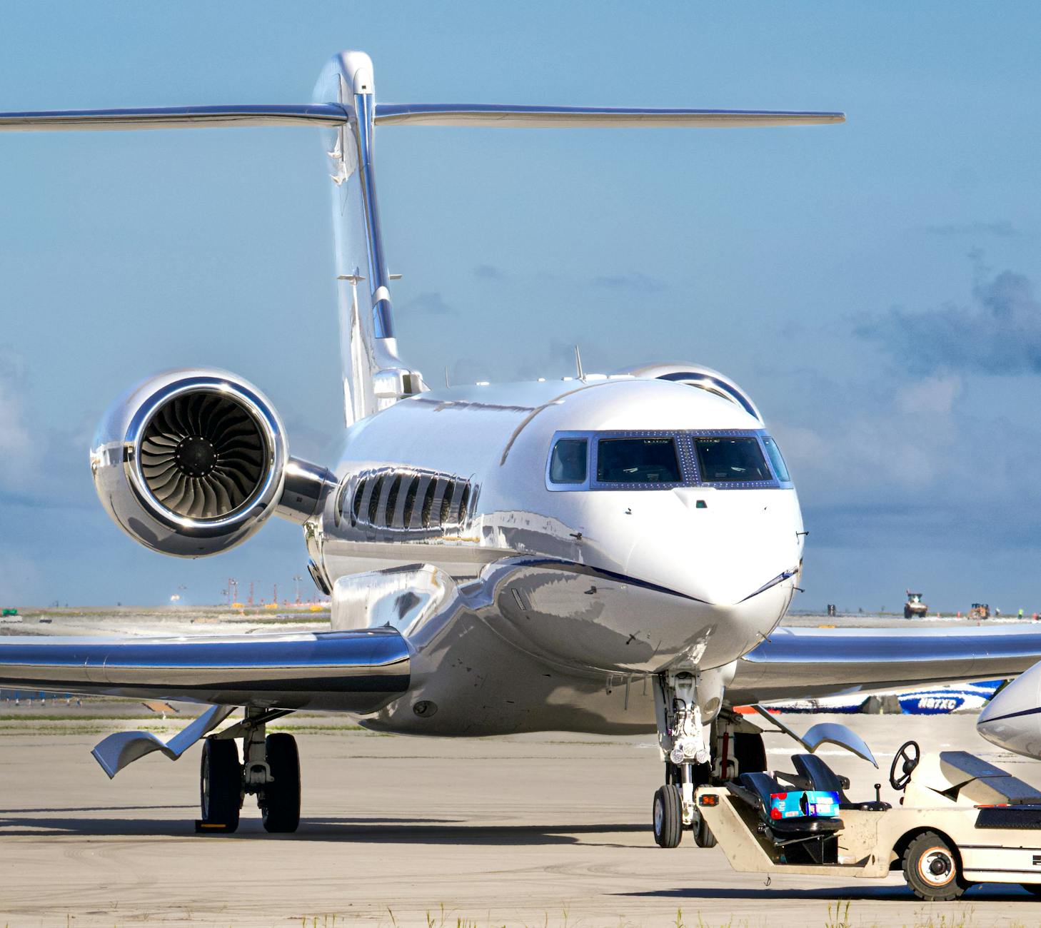 Aeronave adquirida por consorcio estacionada em aerodromo